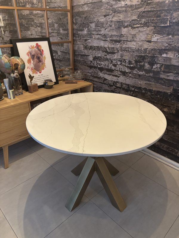 Mesa De Comedor BM409 Estilo Moderno / Fabricación Bukur